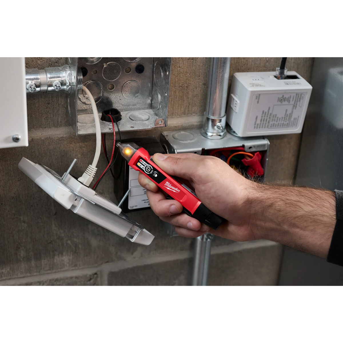 Milwaukee 3203-20 Dual Range Non-Contact Voltage Detector LED CAT IV 1000V
